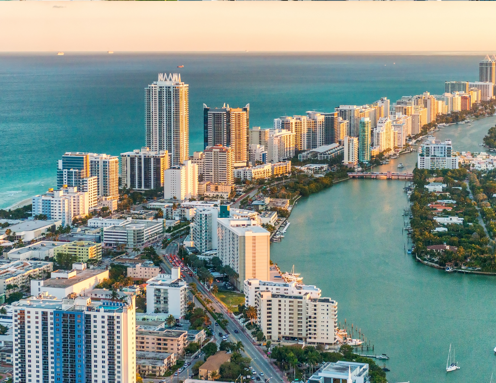 You are currently viewing Unlocking Waterfront Luxury: A Buyer’s Guide to Miami’s Coastal Properties